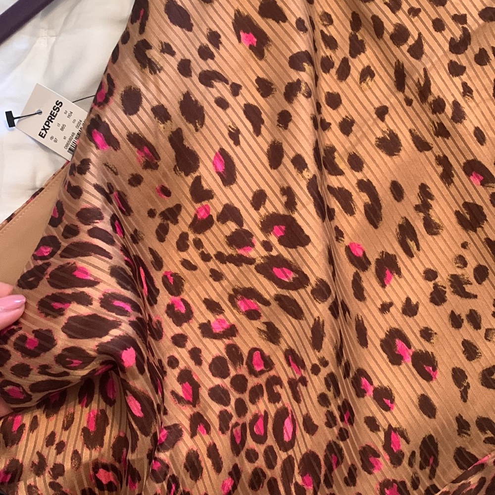NWT- Express blouse - Picture 2 of 3